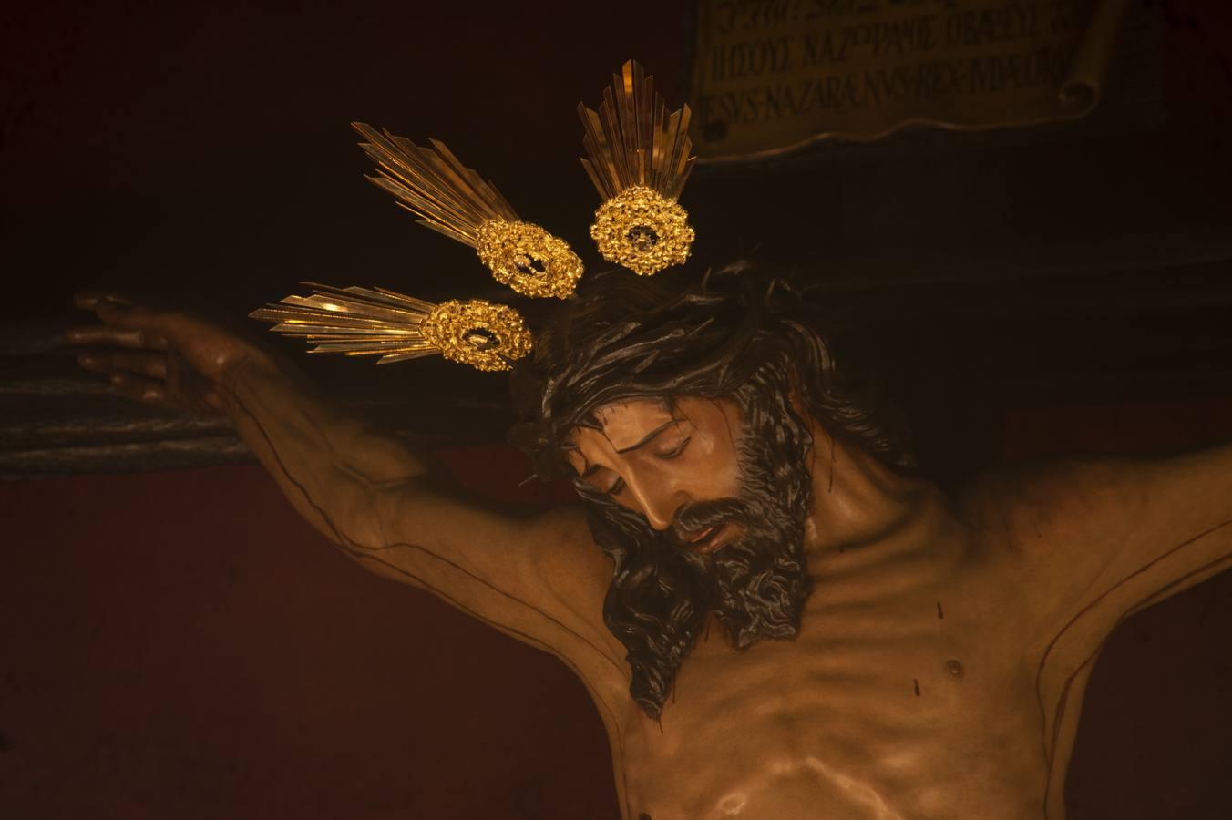 El altar de quinario del Cristo de la Buena Muerte de la Hiniesta