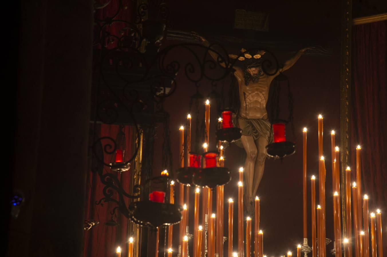 El altar de quinario del Cristo de la Buena Muerte de la Hiniesta