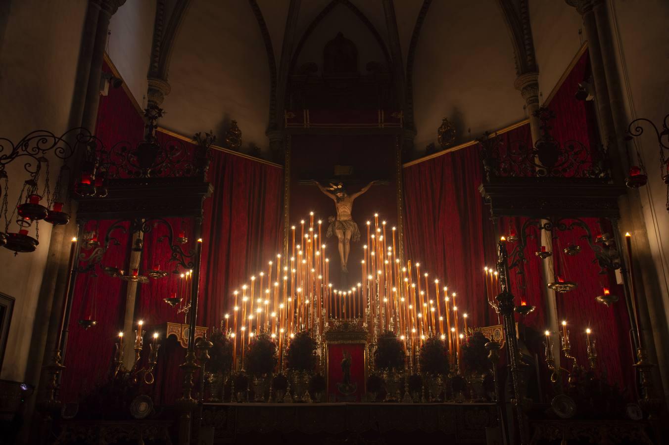 El altar de quinario del Cristo de la Buena Muerte de la Hiniesta