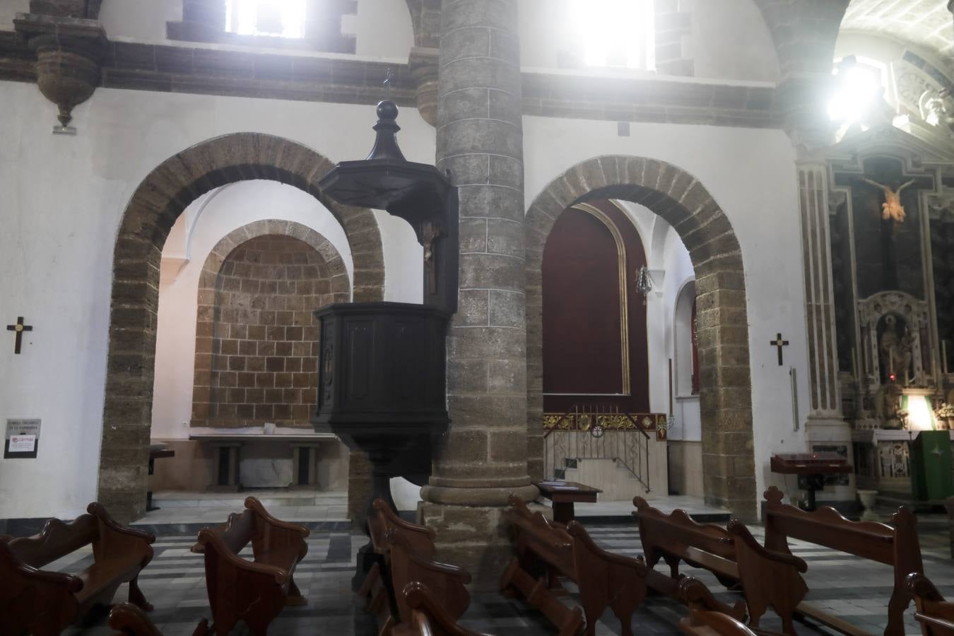 El deterioro de la iglesia de Santa Cruz