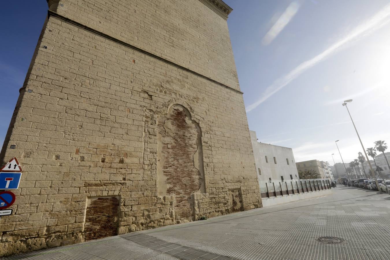 El deterioro de la iglesia de Santa Cruz