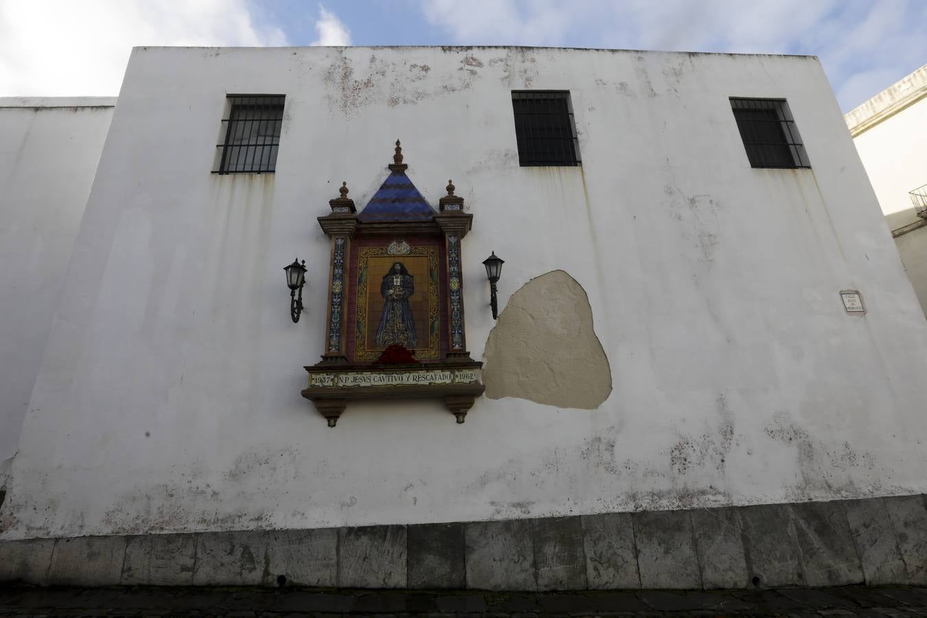 El deterioro de la iglesia de Santa Cruz