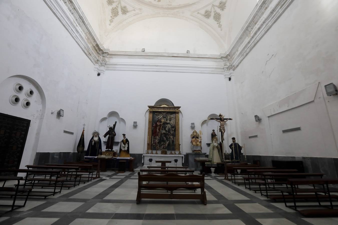 El deterioro de la iglesia de Santa Cruz