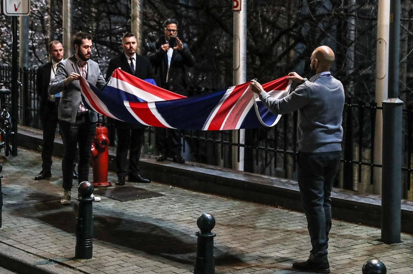 Retiran la bandera británica de la instituciones europeas. 