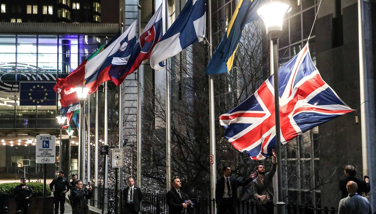 Retiran la bandera británica de la instituciones europeas. 