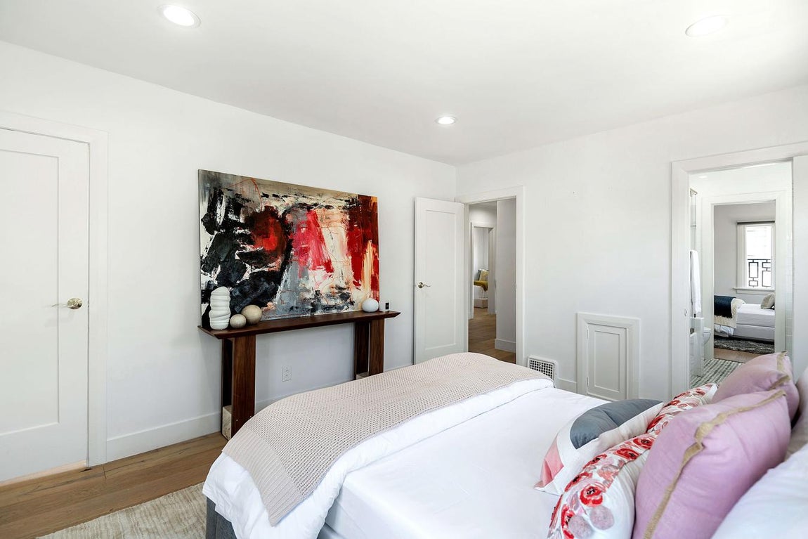 Meghan Markle en Hancock Park. Formaría parte de un ambicioso plan para expandir a nivel mundial “Sussex Royal”, según el diario británico Daily Mail, que ha tenido acceso a los documentos legales presentados en Oficina de Propiedad Intelectual. Además, el matrimonio pretende usar su título real en el desarrollo y coordinación de proyectos de voluntariado con fines benéficos