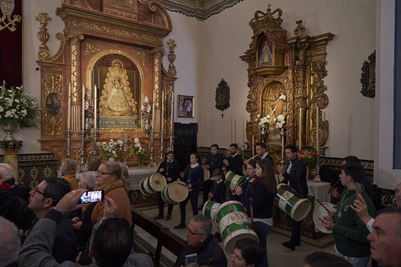 Unos 3.000 niños son presentados ante la Virgen del Rocío por la Candelaria