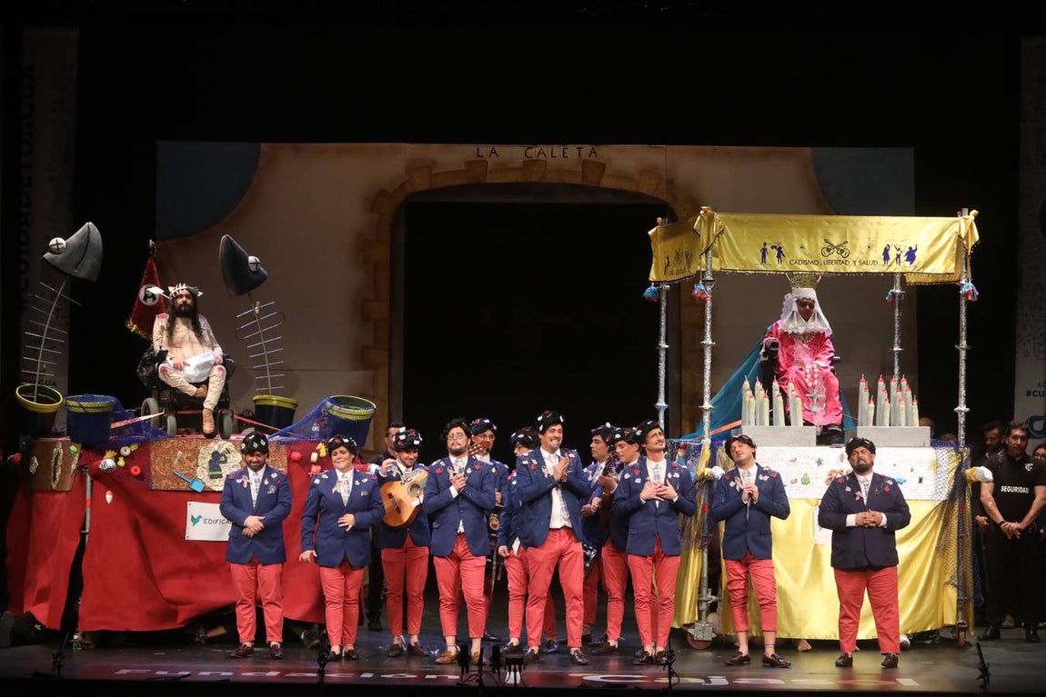 FOTOS: La chirigota Aquí estamos de paso el COAC 2020