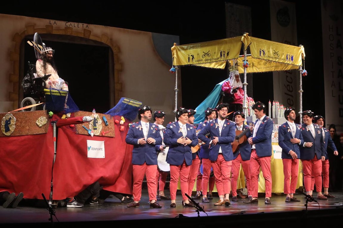 FOTOS: La chirigota Aquí estamos de paso el COAC 2020