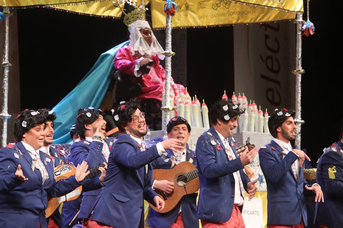 FOTOS: La chirigota Aquí estamos de paso el COAC 2020