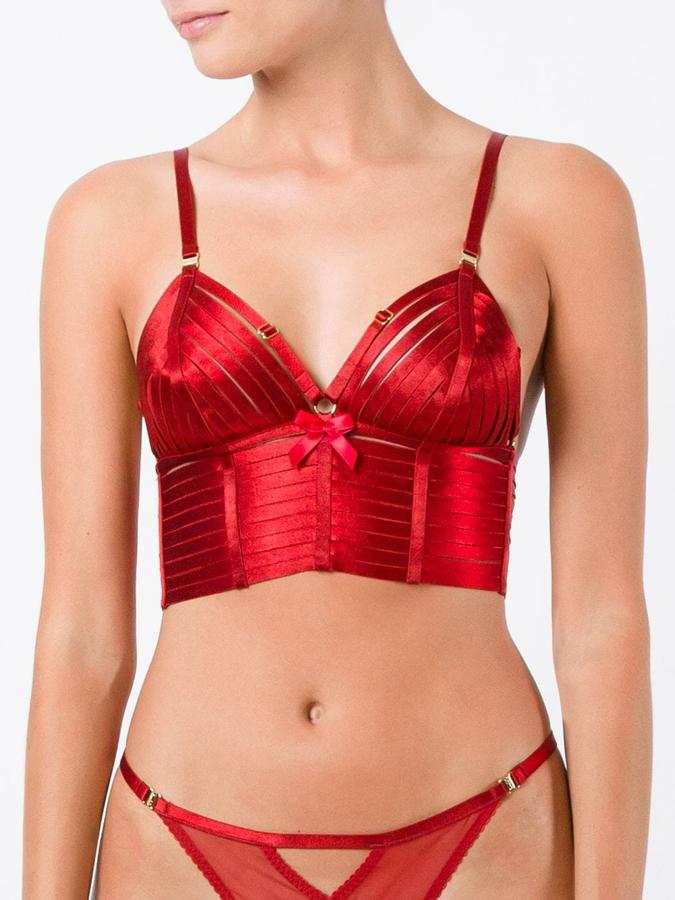 Top de Bordelle. Este top corto Bondage Belle rojo de Bordelle es todo lo que necesitas para celebrar San Valentín por todo lo alto. Su precio es de  443 euros.