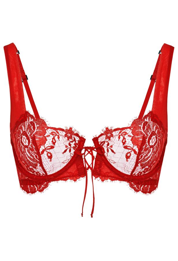 Leavers Poem. Este exquisito sujetador balconette ha sido confeccionado en georgette de seda suave y encaje francés Leavers con una estructura de aros y detalles inspirados en la corsetería. Su precio es de 300 euros.