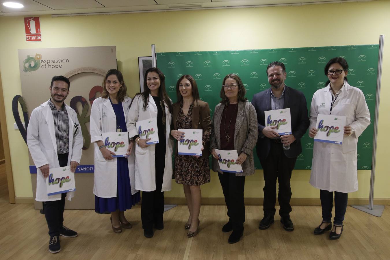 El Hospital de Valme acoge «Expression of Hope», una exposición con obras de afectados por enfermedades raras