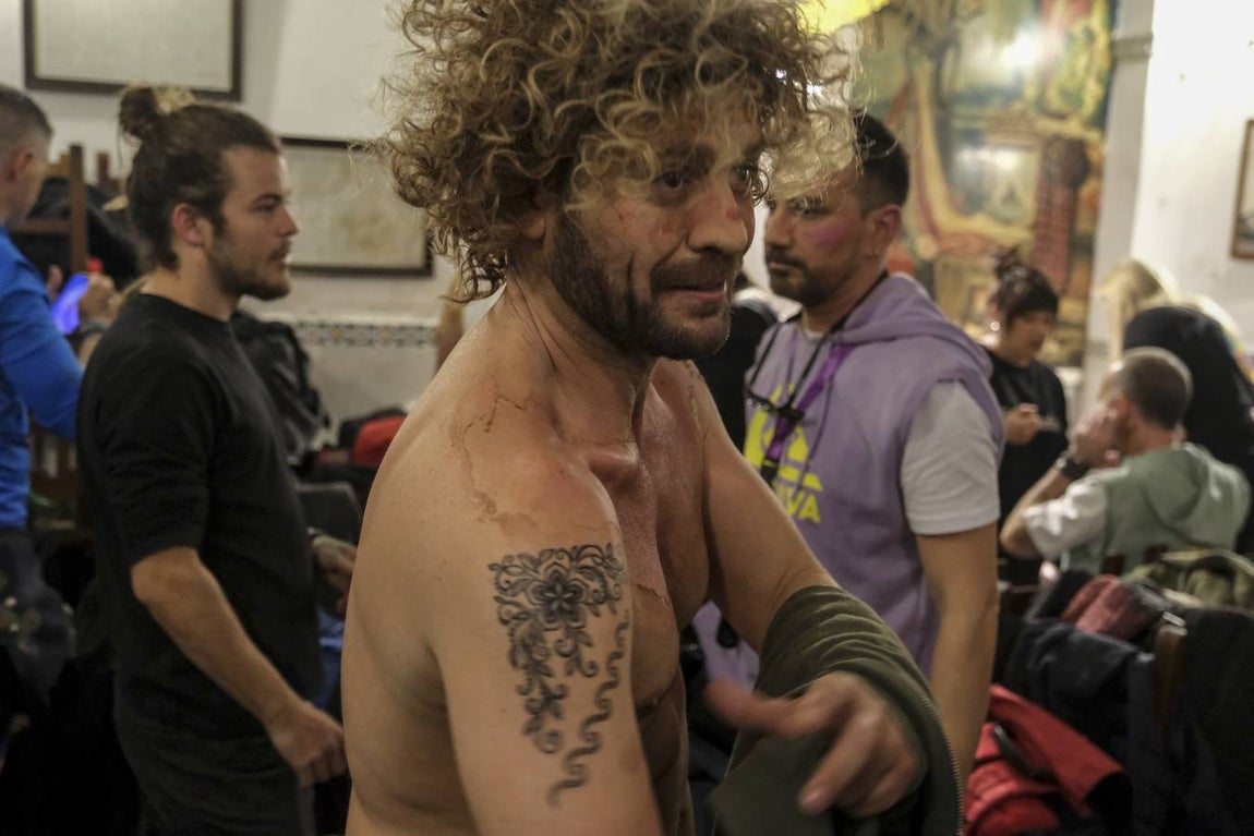 FOTOS: Así se prepara la chirigota de Vera Luque, Los #Cadifornia, para su pase en el COAC 2020