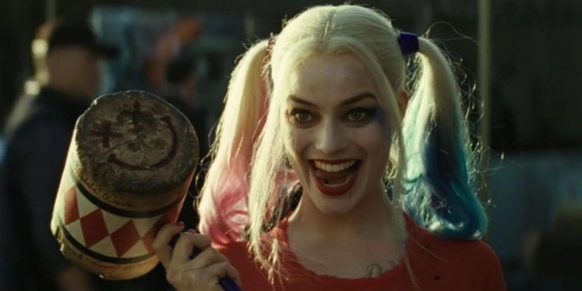Harley Quinn. El esfuerzo de toda una vida llevó a Margot Robbie al estrellato en 2014 con el estreno de "El lobo de Wall Street", la consolidó su icónico -aunque breve- papel en "El escuadrón suicida", cuando dio vida al personaje más carismático de la película la pintoresca "Harley Quinn". En la última película de Tarantino "Érase una vez en Hollywood..." dio vida a la malograda Sharon Tate.  El sábado 7 de febrero se estrena "Aves de Presa". Esta vez la protagonista es ella, una actriz prometedora que lleva siendo millonaria desde que tiene 24 años, aunque su estilo de vida es muy peculiar