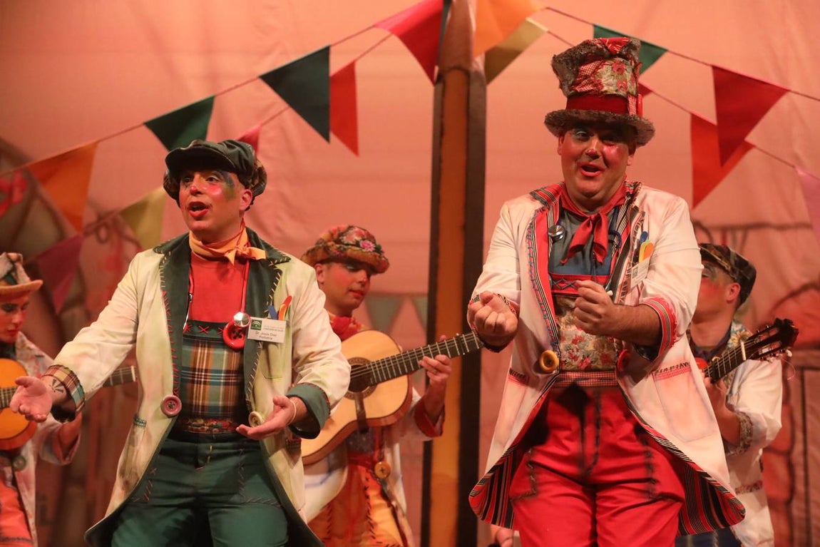 FOTOS: Comparsa Los tocaos del ala en el COAC 2020