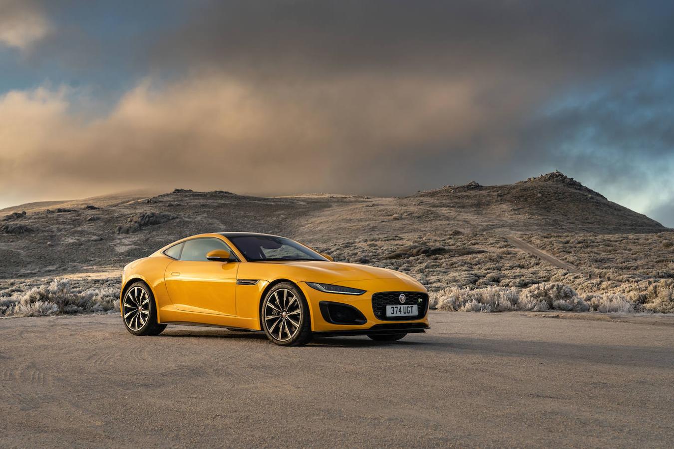 El nuevo Jaguar F-Type, tanto en versión coupé y convertible, en imágenes