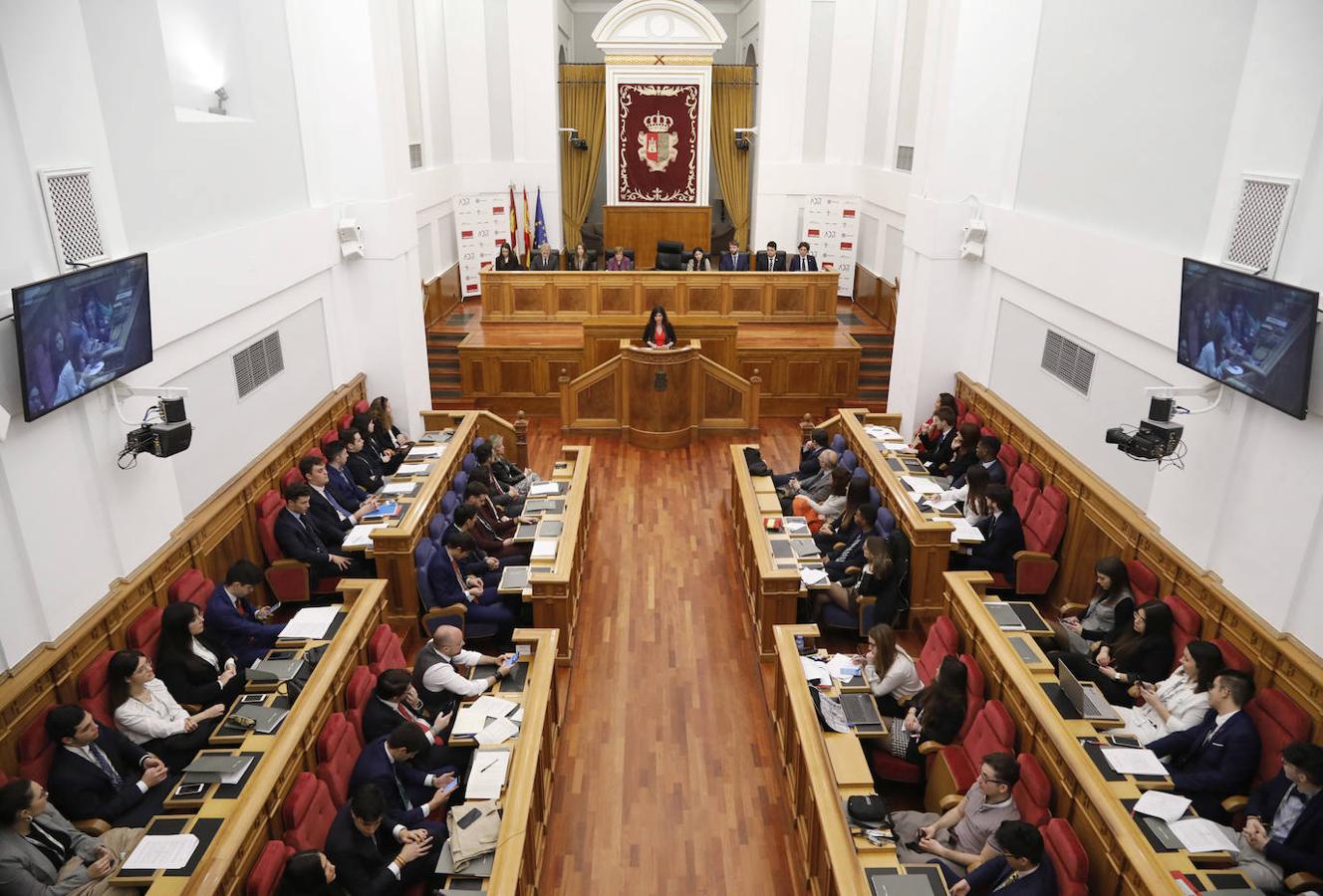 En imágenes: los universitarios debaten en las Cortes de Castilla-la Mancha