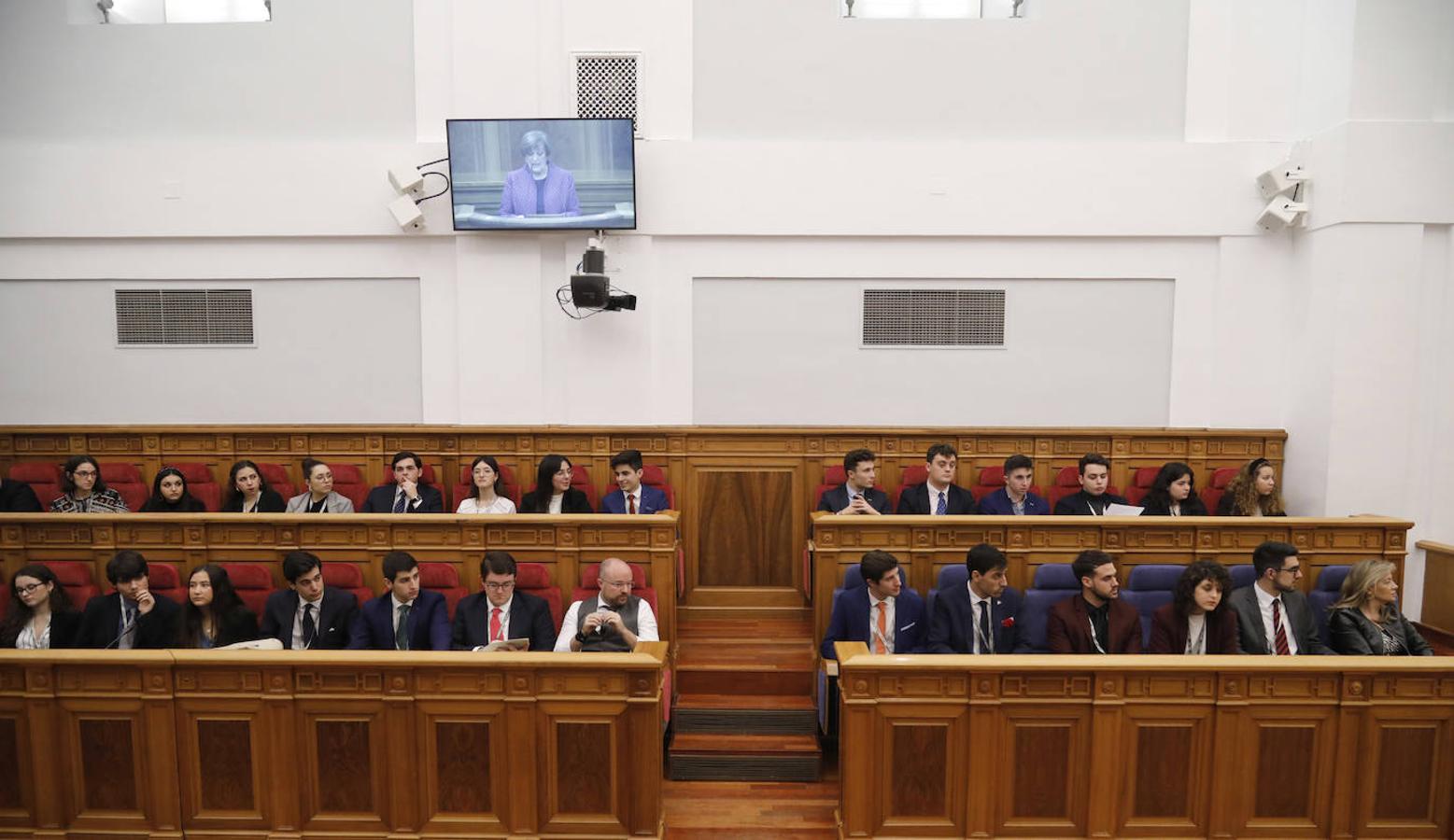 En imágenes: los universitarios debaten en las Cortes de Castilla-la Mancha