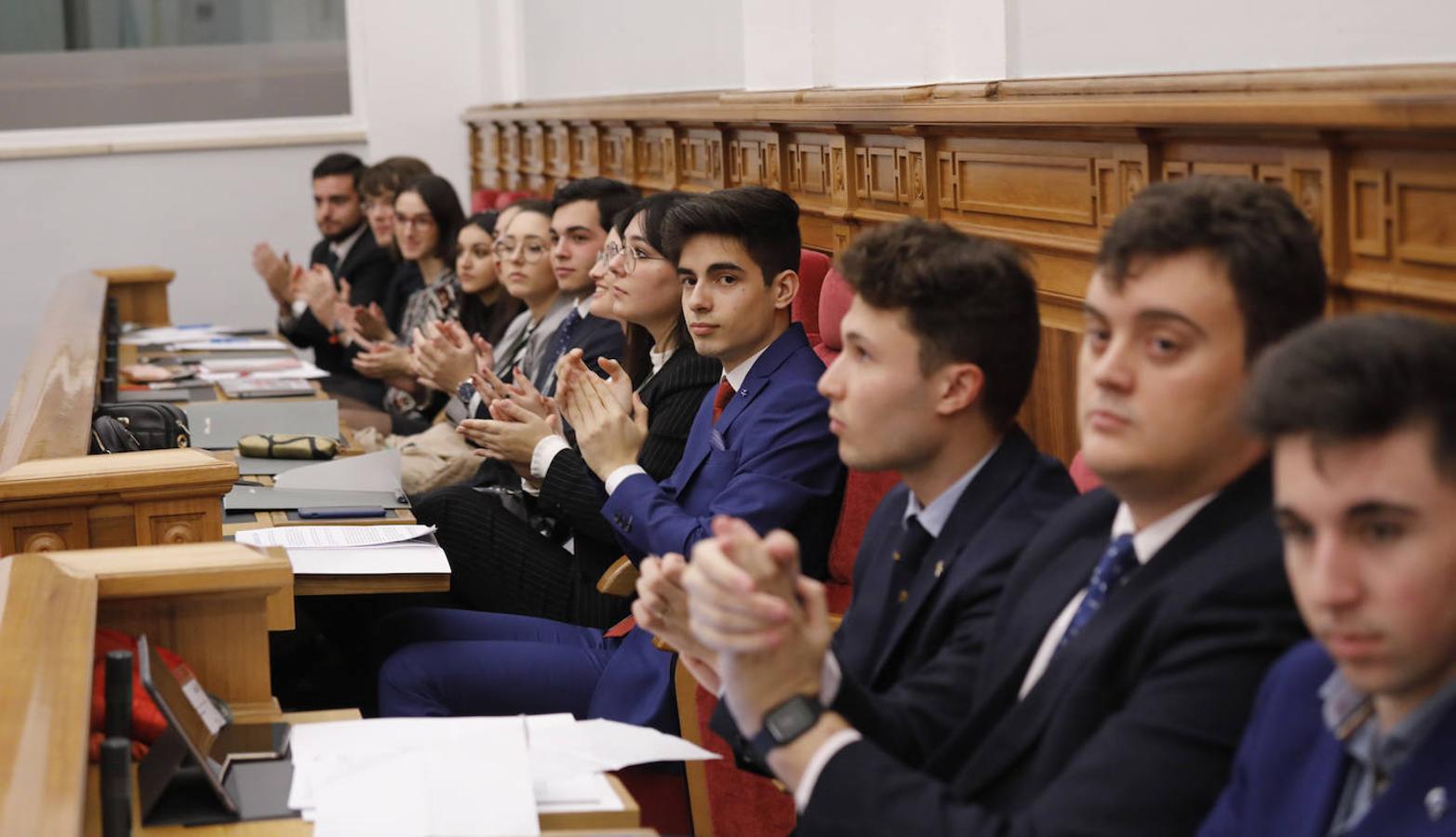 En imágenes: los universitarios debaten en las Cortes de Castilla-la Mancha