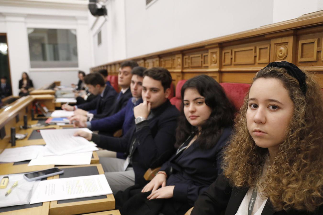 En imágenes: los universitarios debaten en las Cortes de Castilla-la Mancha