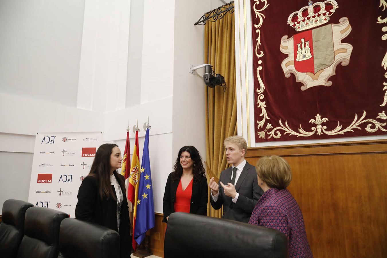 En imágenes: los universitarios debaten en las Cortes de Castilla-la Mancha