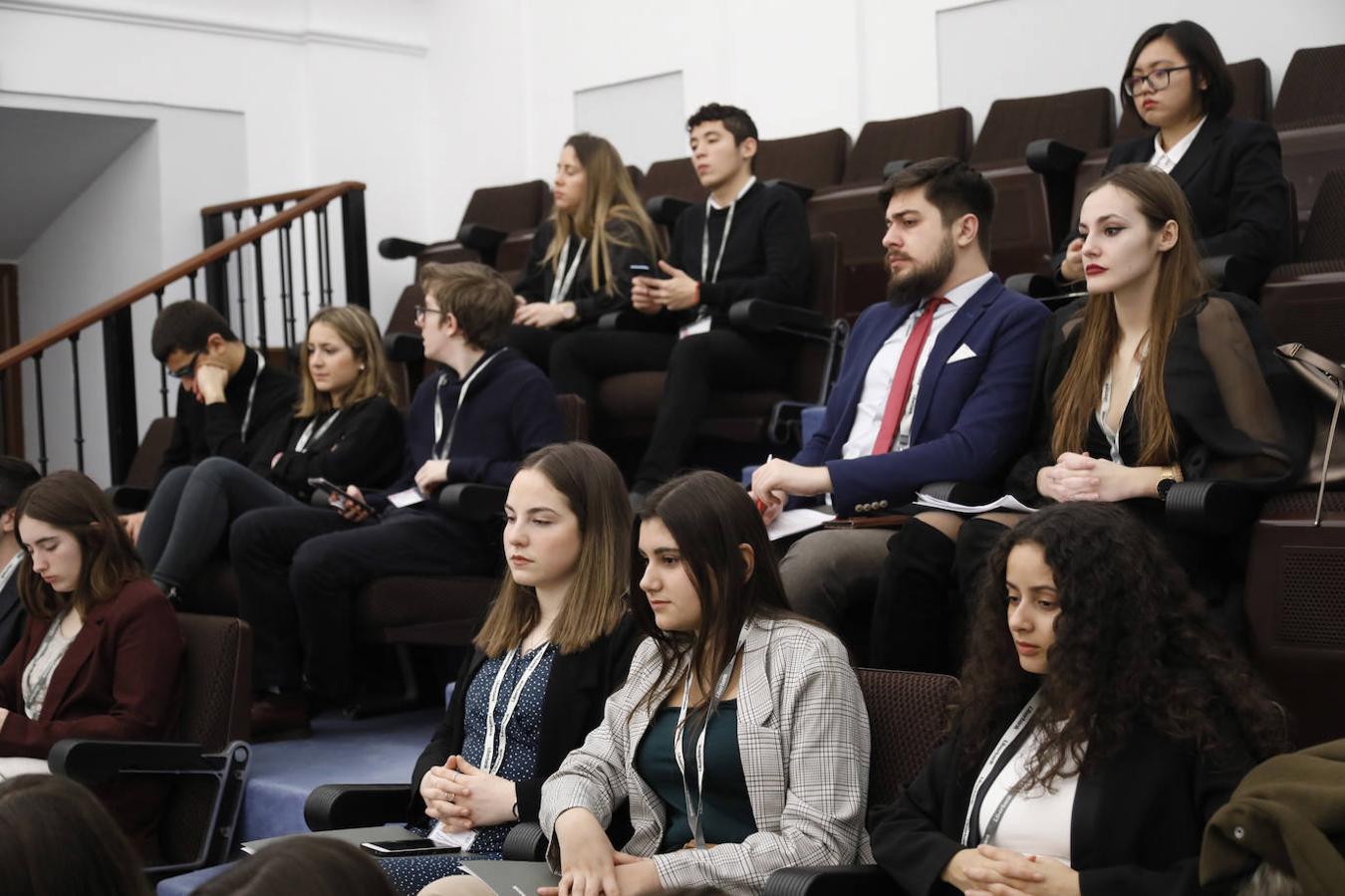 En imágenes: los universitarios debaten en las Cortes de Castilla-la Mancha