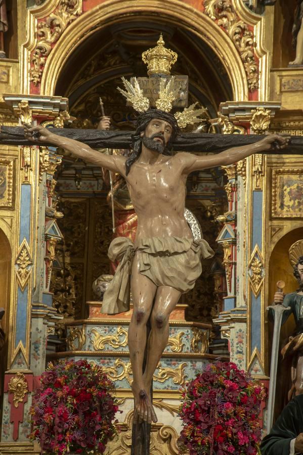 Los titulares de la Exaltación en el altar mayor de Santa Catalina