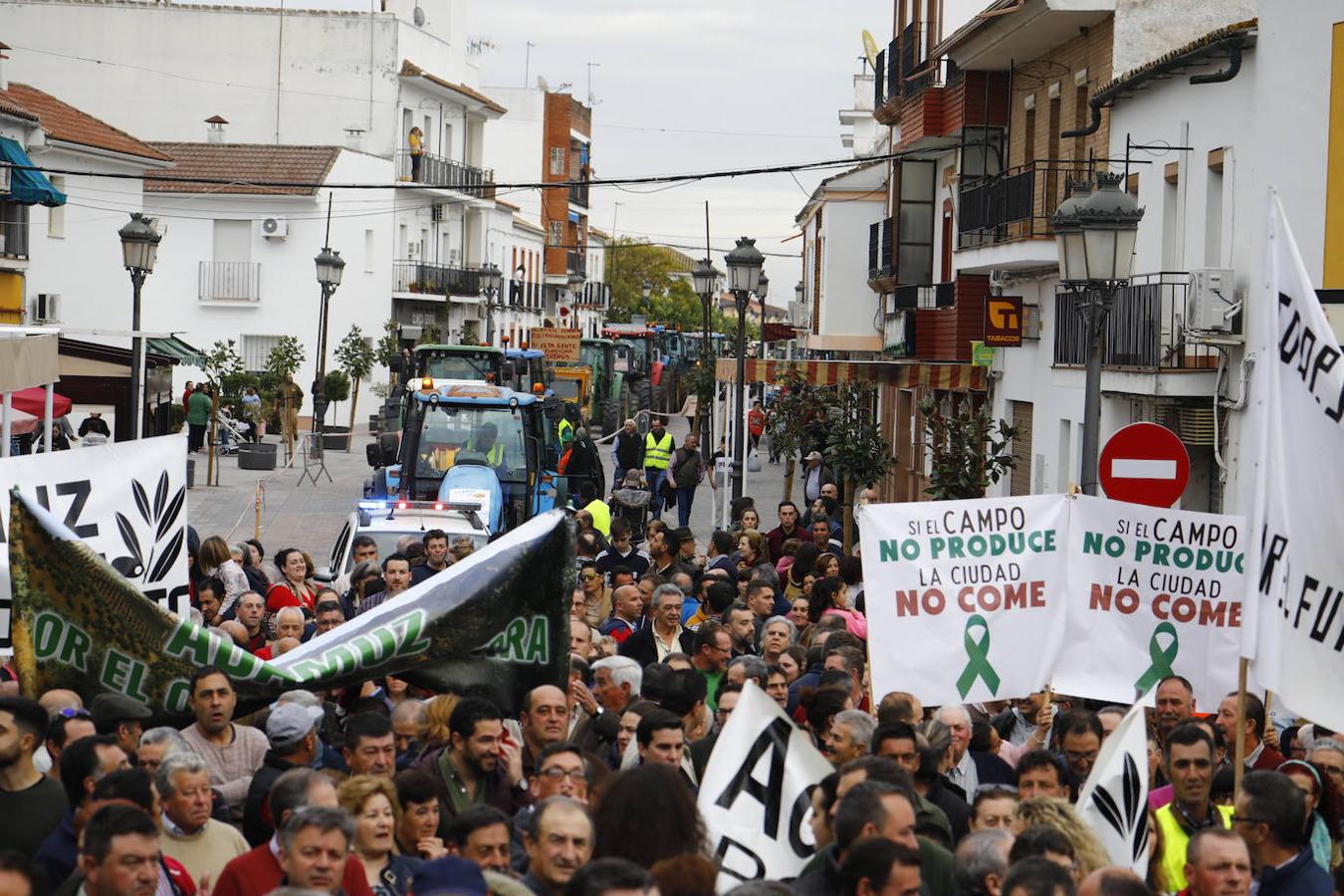 La protesta de los agricultores de Córdoba en Adamuz, en imágenes