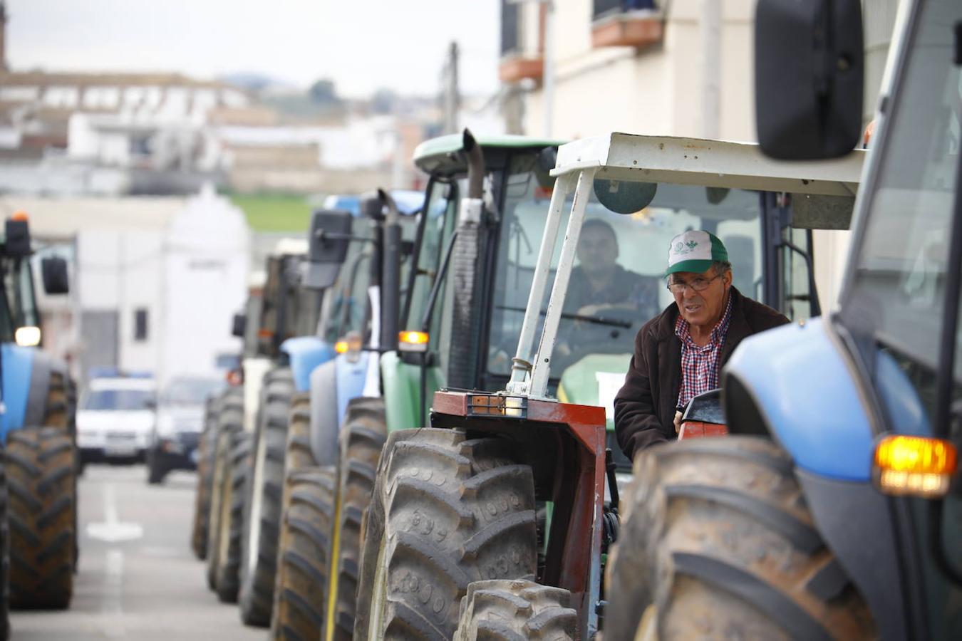 La protesta de los agricultores de Córdoba en Adamuz, en imágenes