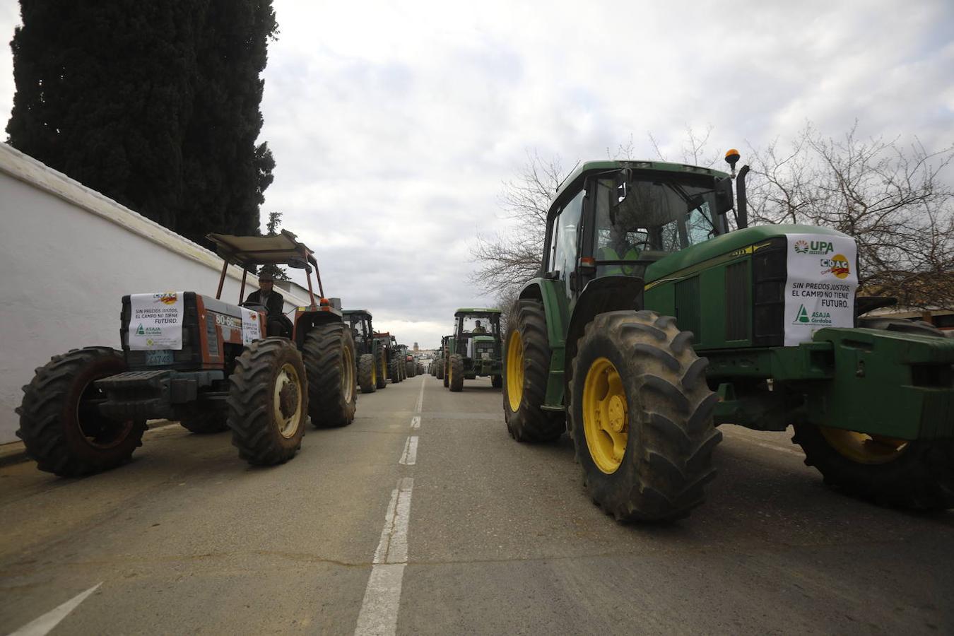 La protesta de los agricultores de Córdoba en Adamuz, en imágenes