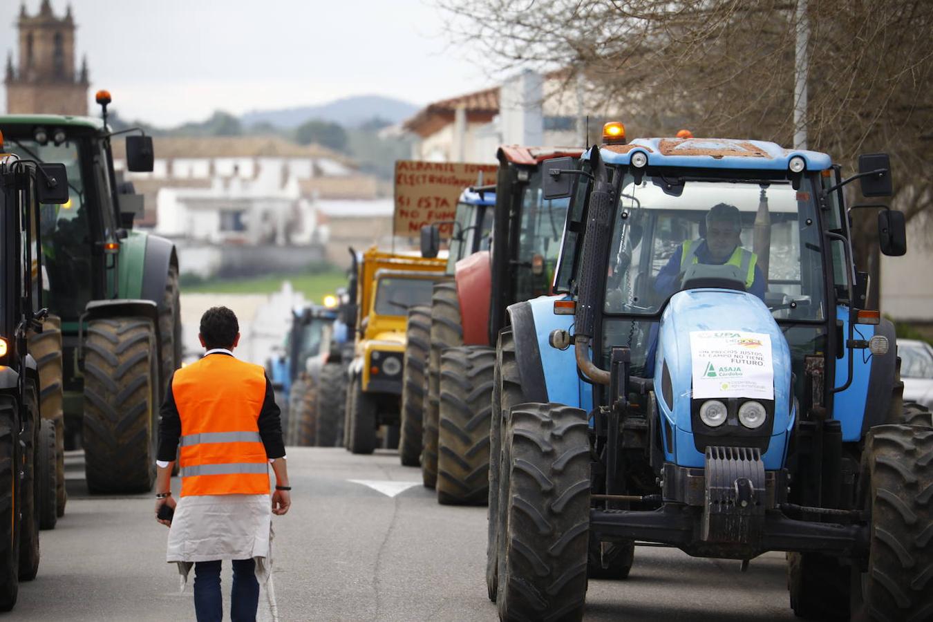 La protesta de los agricultores de Córdoba en Adamuz, en imágenes