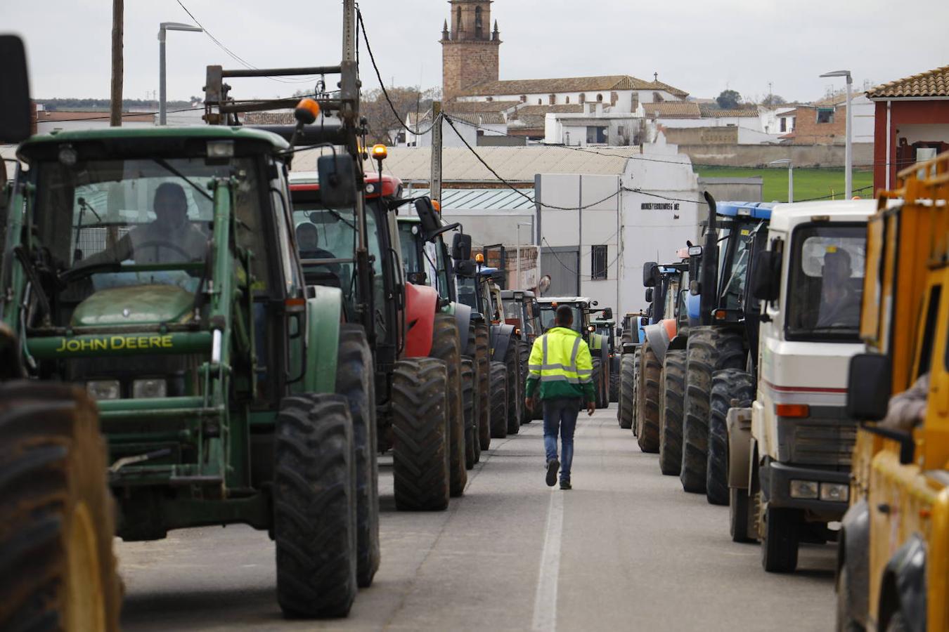 La protesta de los agricultores de Córdoba en Adamuz, en imágenes