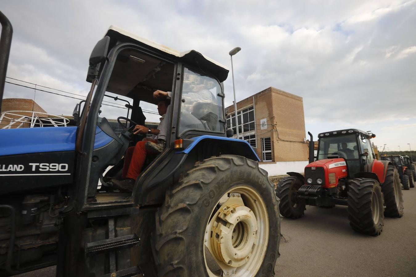 La protesta de los agricultores de Córdoba en Adamuz, en imágenes