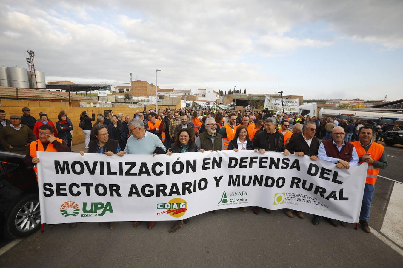 La protesta de los agricultores de Córdoba en Adamuz, en imágenes