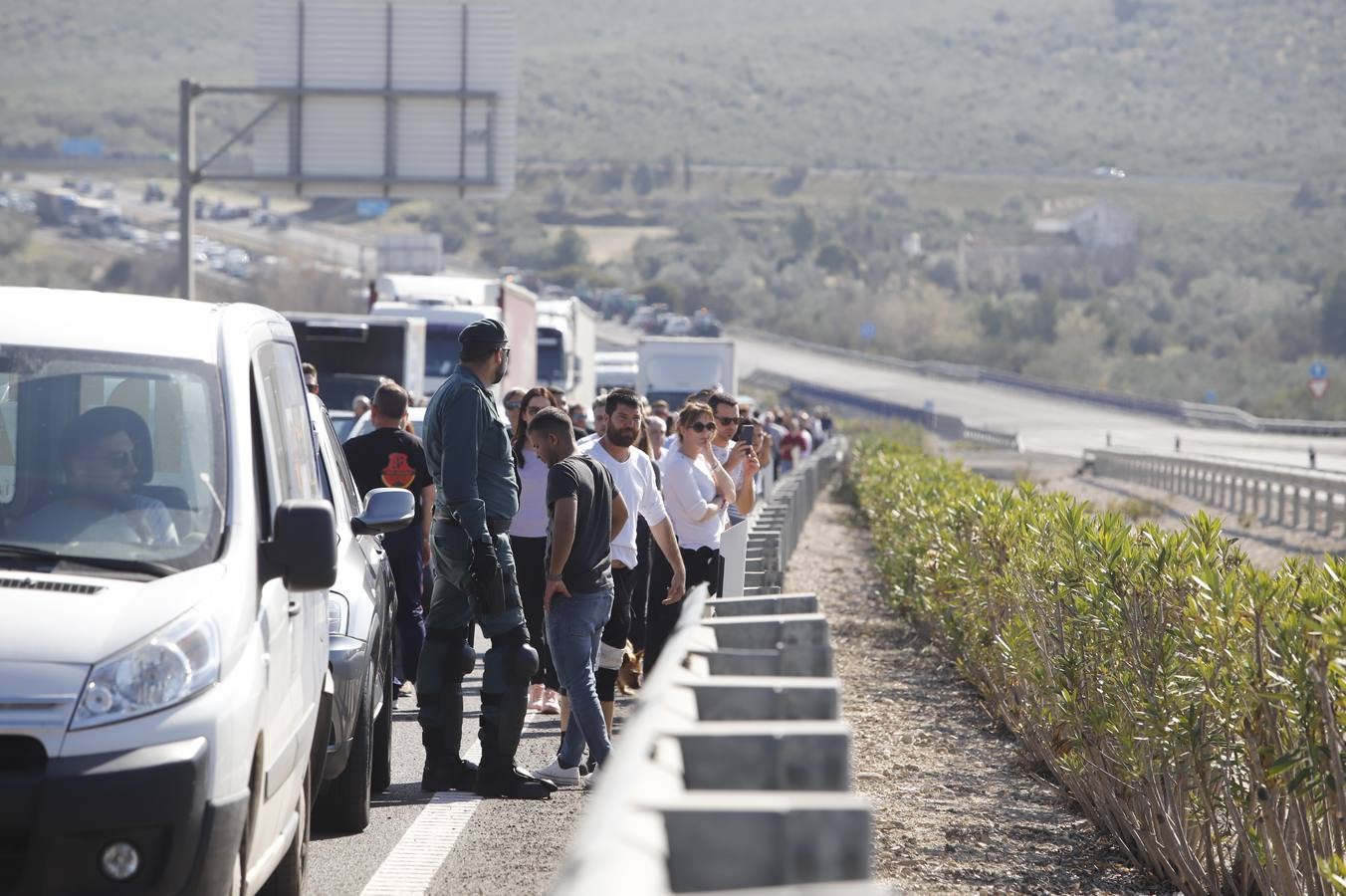 Los momentos más tensos de la protesta en Lucena de los agricultores