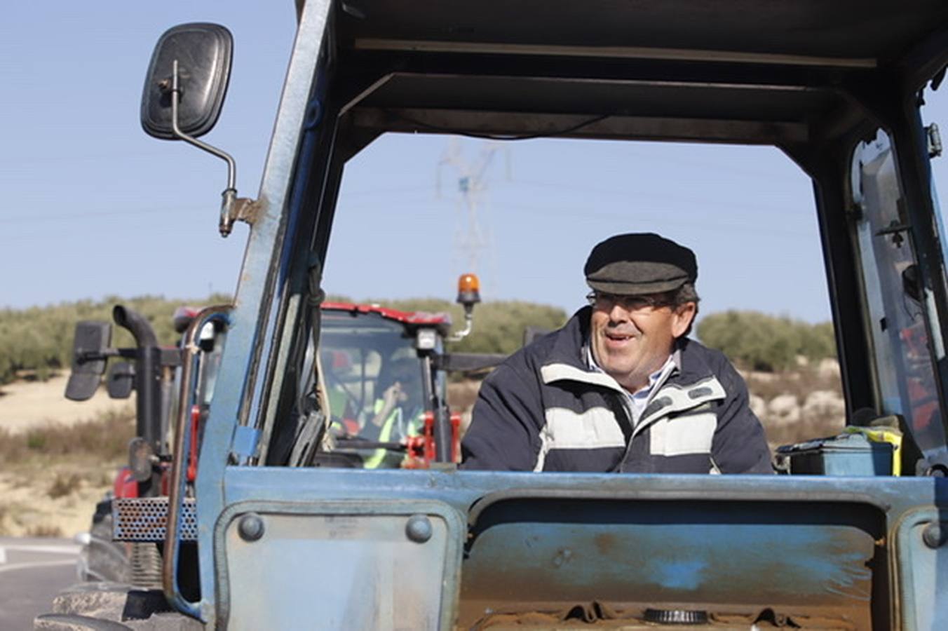 La marcha de agricultores y ganaderos en Lucena, en imágenes (I)