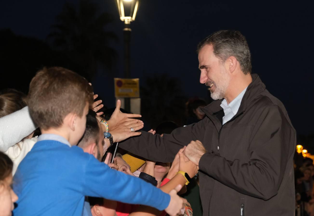 Los Reyes son aclamados en su visita a Sanlúcar de Barrameda