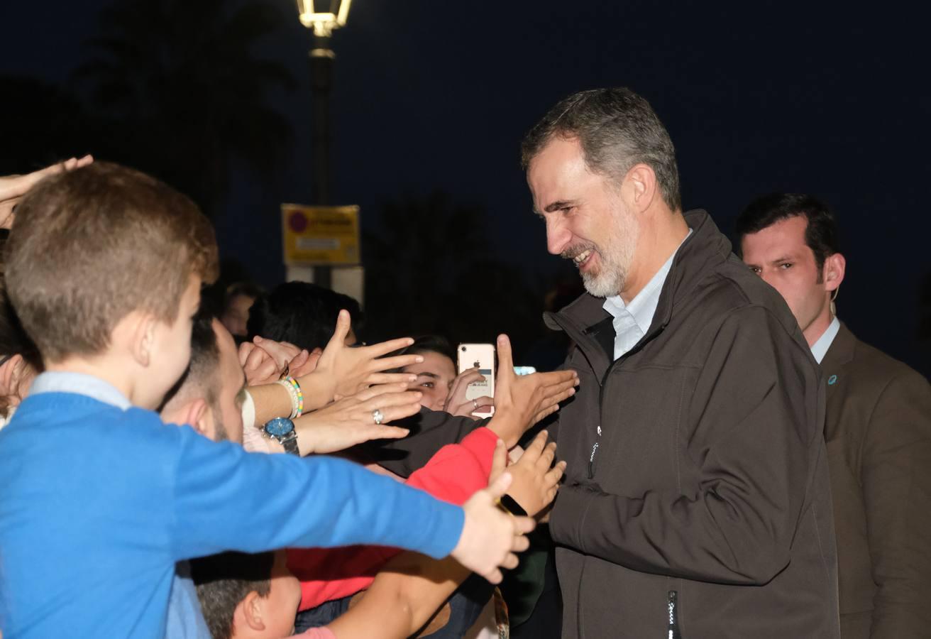 Los Reyes son aclamados en su visita a Sanlúcar de Barrameda