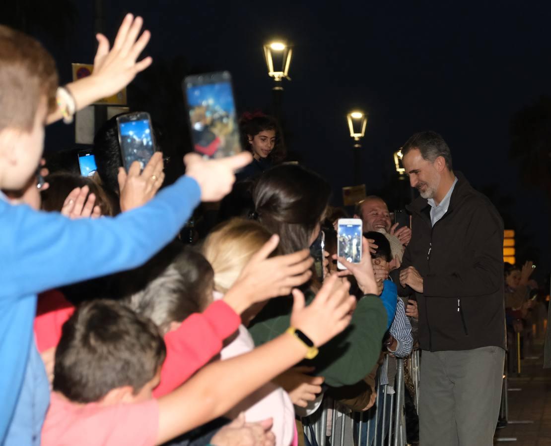 Los Reyes son aclamados en su visita a Sanlúcar de Barrameda