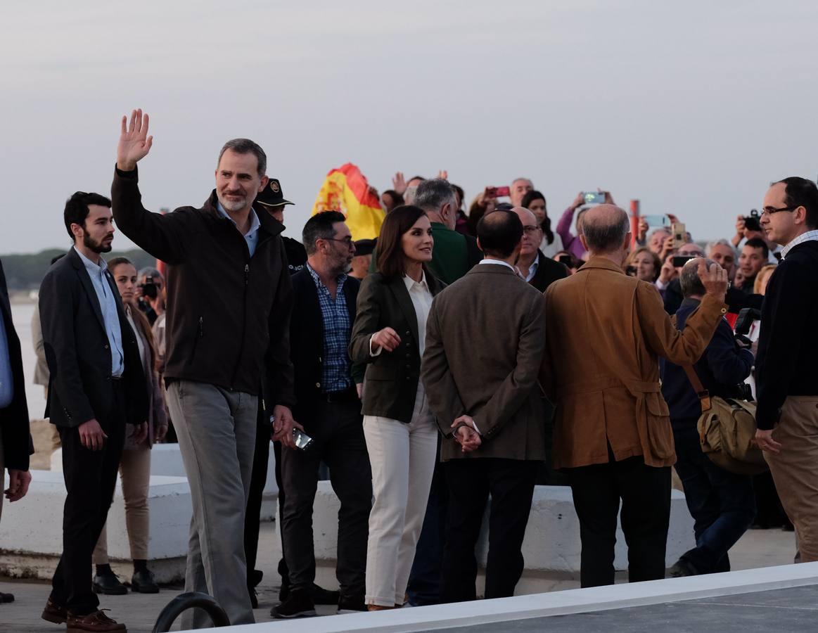 Los Reyes son aclamados en su visita a Sanlúcar de Barrameda