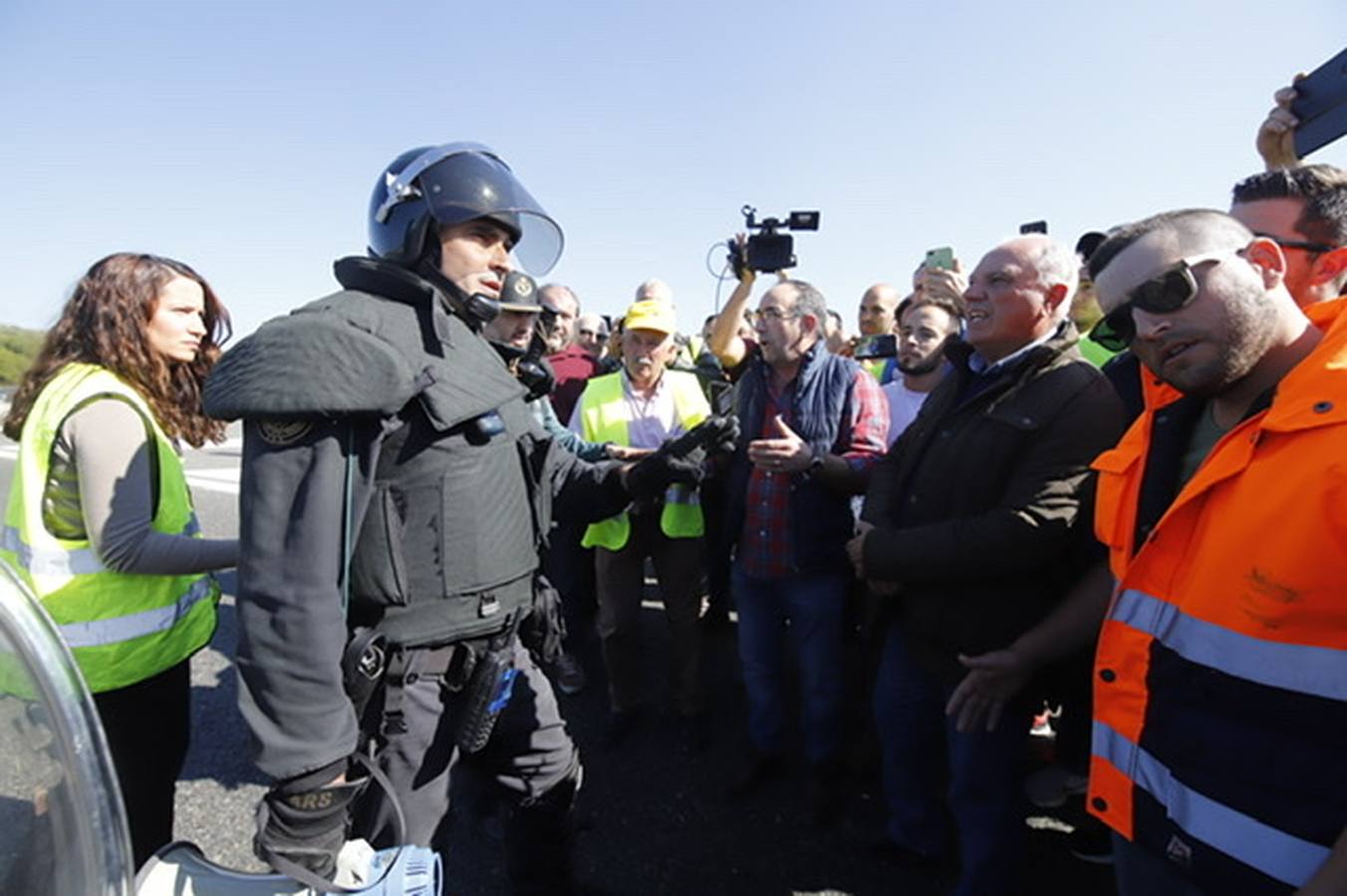 La marcha de agricultores y ganaderos en Lucena, en imágenes (II)