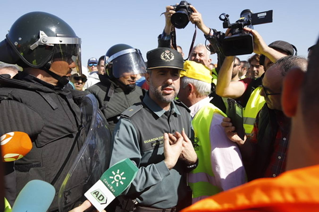 La marcha de agricultores y ganaderos en Lucena, en imágenes (II)