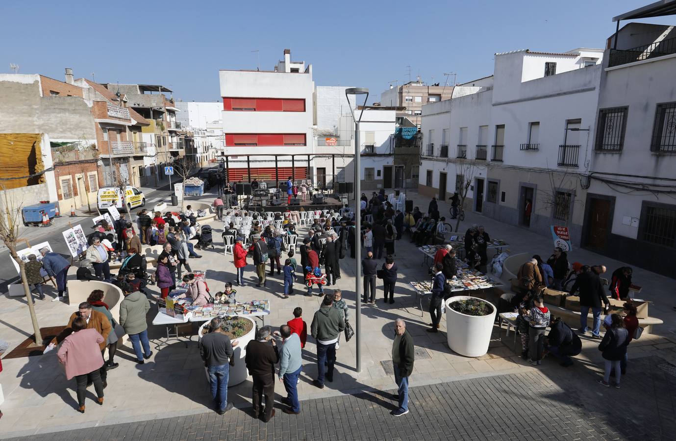 La inaguración de la nueva plaza de Valdeolleros, en imágenes