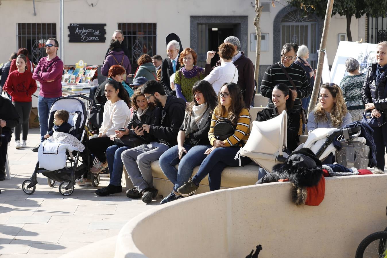 La inaguración de la nueva plaza de Valdeolleros, en imágenes