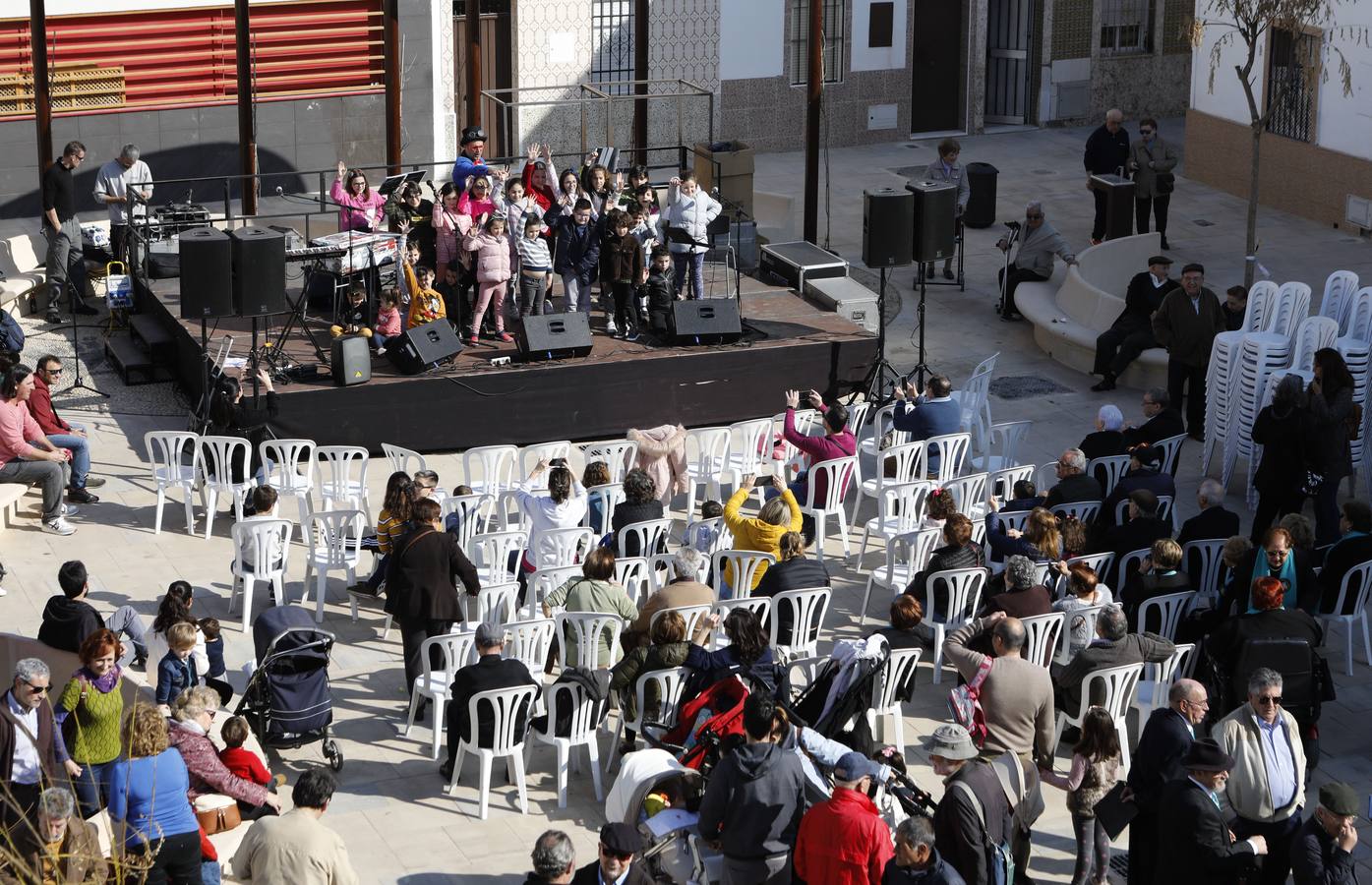 La inaguración de la nueva plaza de Valdeolleros, en imágenes