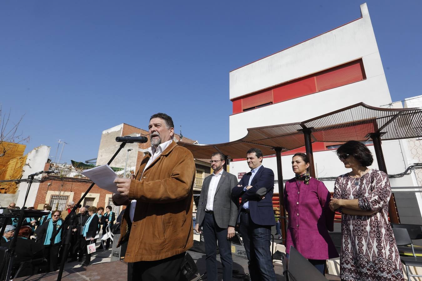 La inaguración de la nueva plaza de Valdeolleros, en imágenes