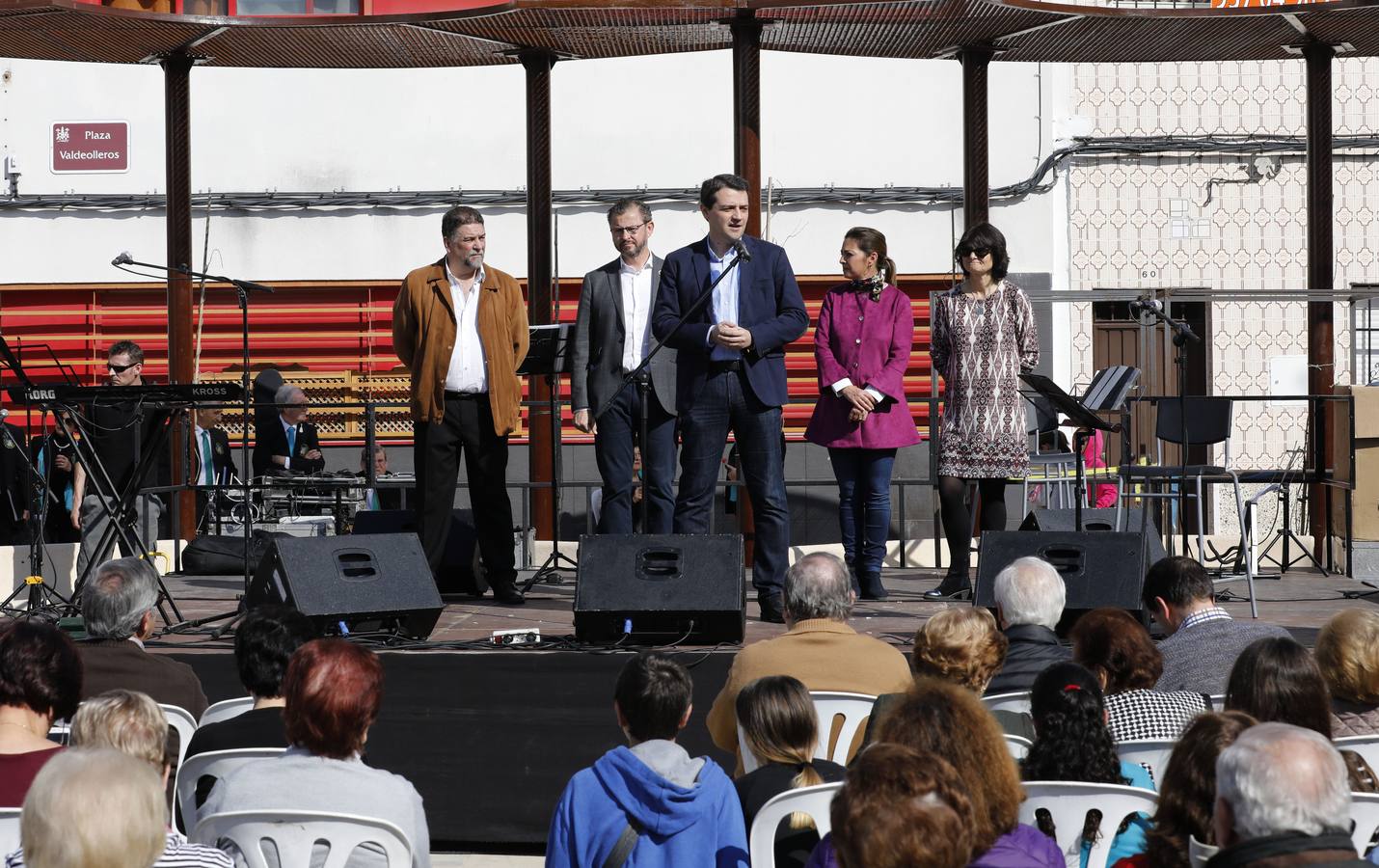 La inaguración de la nueva plaza de Valdeolleros, en imágenes