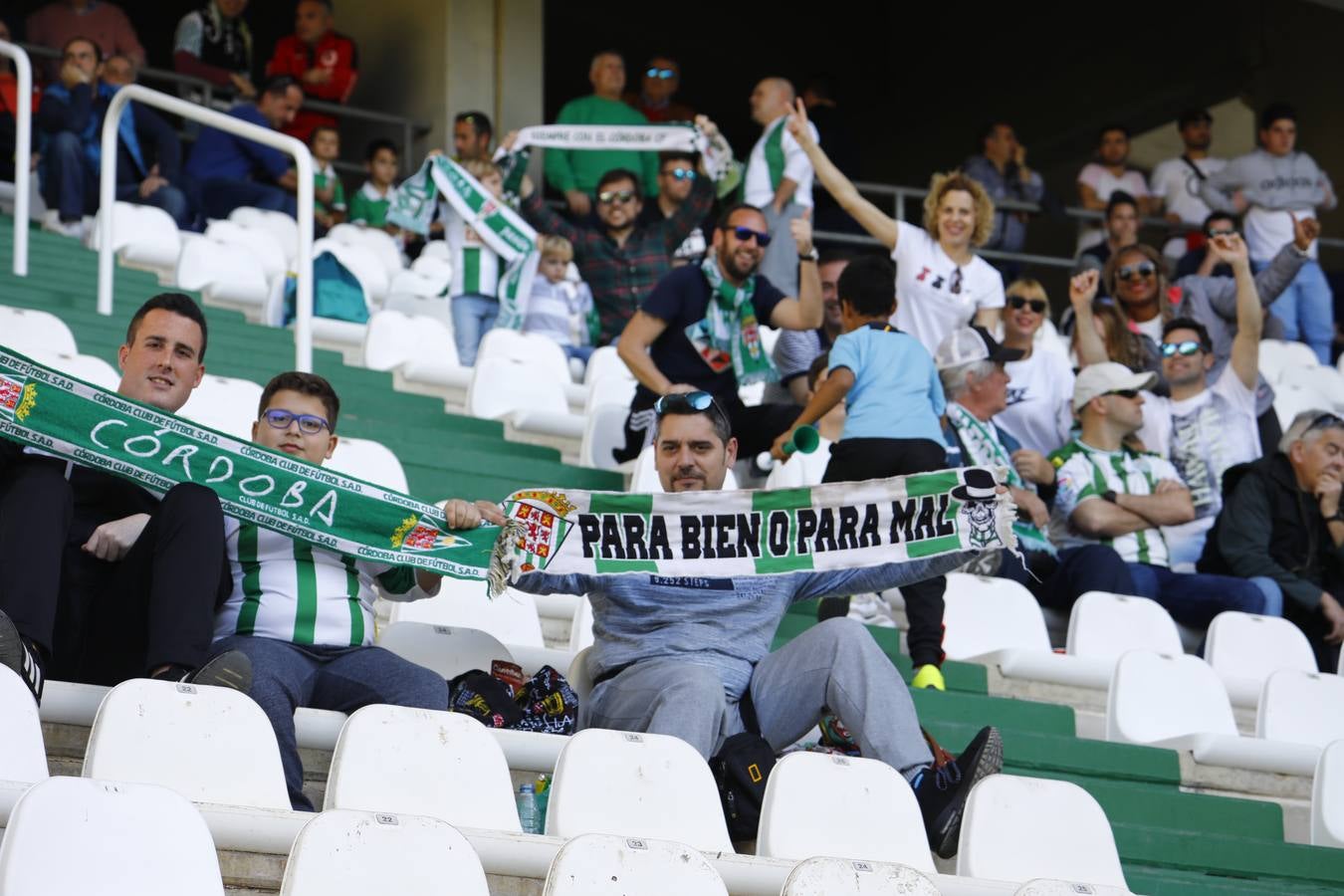 El ambiente en el Córdoba CF-Sevilla Atlético, en imágenes