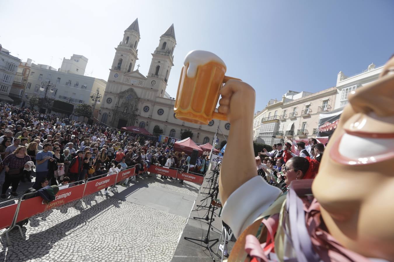 Gran ambiente en la Ostionada en la Plaza de San Antonio